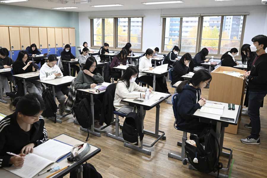 AFP__20241114__36ME78B__v2__MidRes__SkoreaEducationCollegeTest.jpg