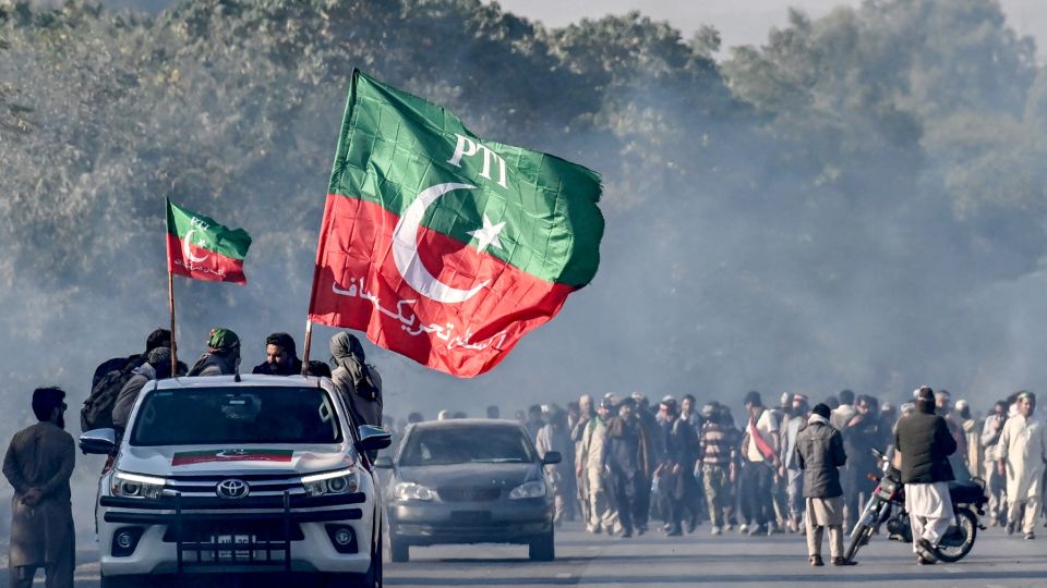 AFP__20241125__36N42PQ__v1__Preview__PakistanPoliticsUnrestKhan.jpg