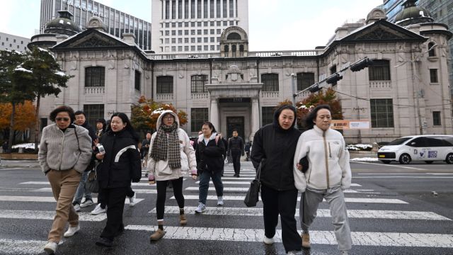 AFP__20241128__36NF3YB__v1__MidRes__SkoreaEconomyRate1.jpg
