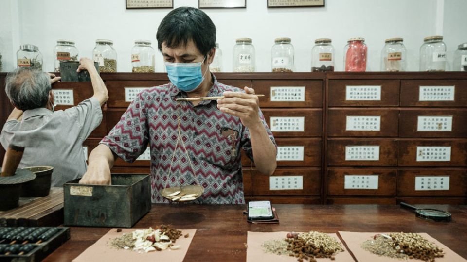 AFP__20250118__36UF7QA__v1__MidRes__IndonesiaLifestyle.jpg