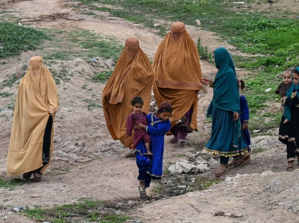 Afghan refugees in Pakistan urge US to resume resettlement programme