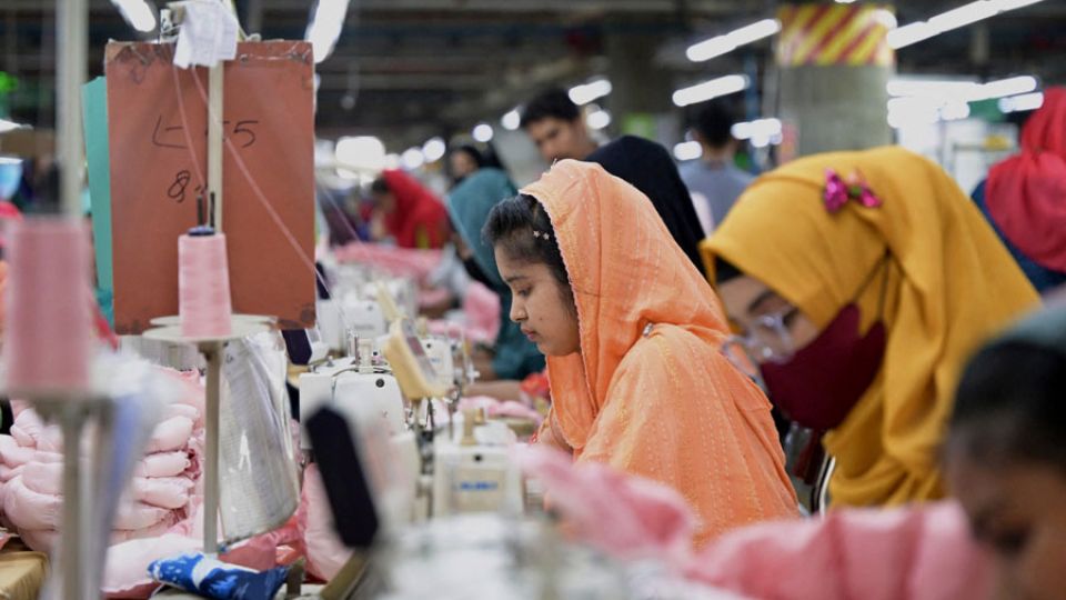 AFP__20250409__39MG7Q7__v1__MidRes__BangladeshUsEconomyTradeTariff.jpg