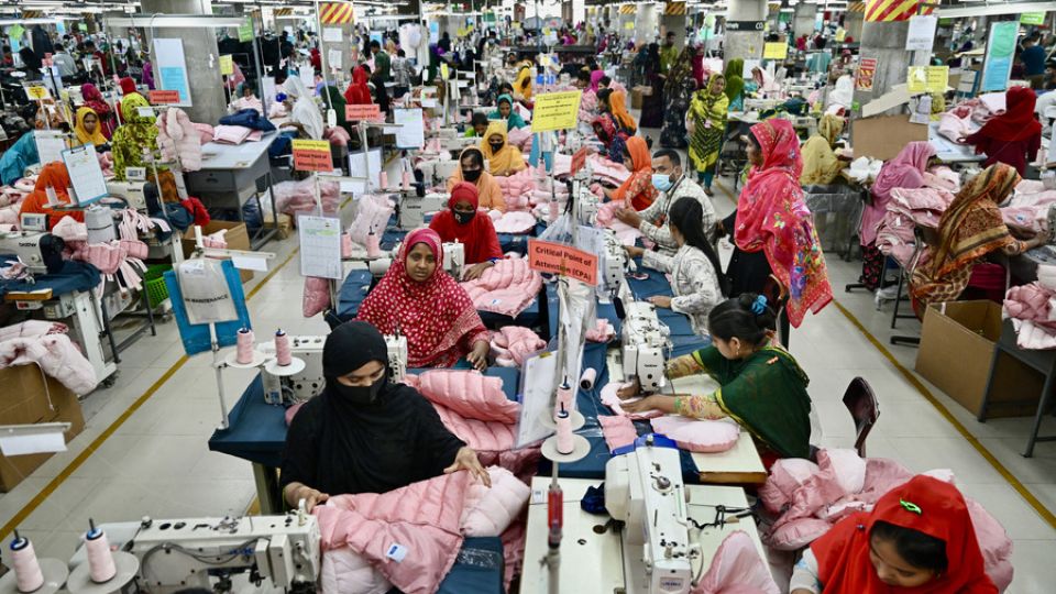 AFP__20250409__39MG7R4__v3__HighRes__TopshotBangladeshUsEconomyTradeTariff1.jpg