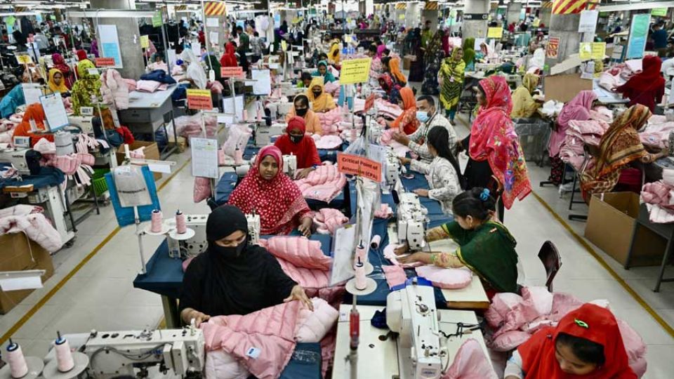 AFP__20250409__39MG7R4__v3__MidRes__TopshotBangladeshUsEconomyTradeTariff1.jpg