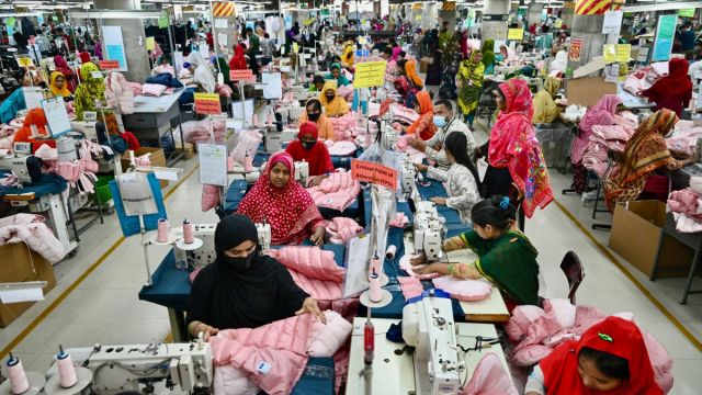 AFP__20250409__39MG7R4__v3__MidRes__TopshotBangladeshUsEconomyTradeTariff2.jpg