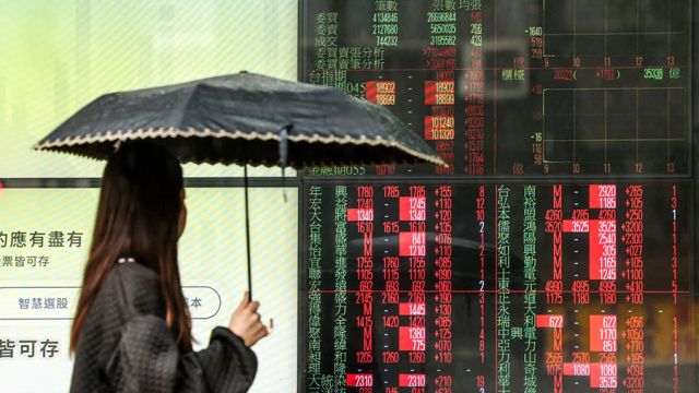AFP__20250410__39T463Z__v1__MidRes__TaiwanUsTradeTariffStocks.jpg