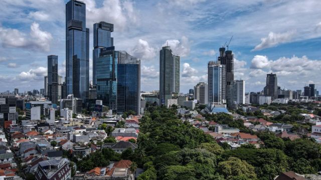 AFP__20250414__429A7WK__v1__MidRes__IndonesiaEconomy.jpg