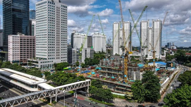 AFP__20250414__429A7WN__v1__MidRes__IndonesiaEconomy.jpg