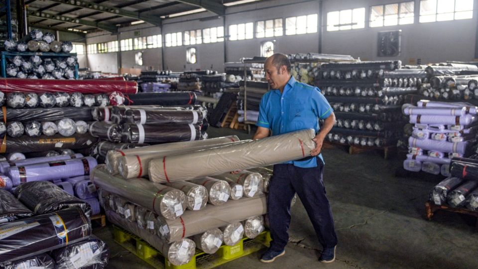 AFP__20250416__42GF8PB__v1__MidRes__IndonesiaUsTradeTariff-1.jpg