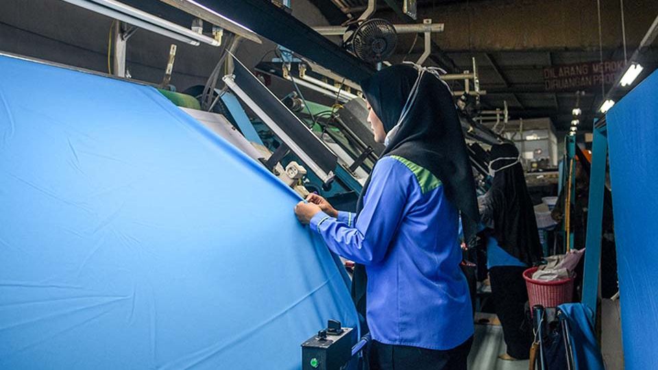 AFP__20250416__42GF8PC__v1__MidRes__IndonesiaUsTradeTariff.jpg