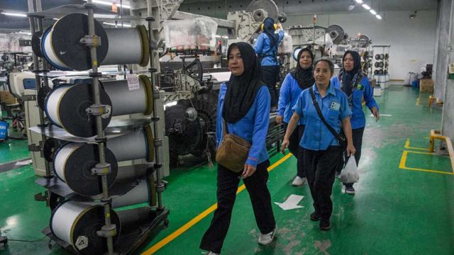 AFP__20250416__42GF8PE__v1__MidRes__IndonesiaUsTradeTariff.jpg