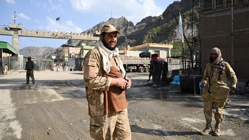 AFP__20250420__42WB97B__v1__MidRes__AfghanistanPakistanMigration-1.jpg