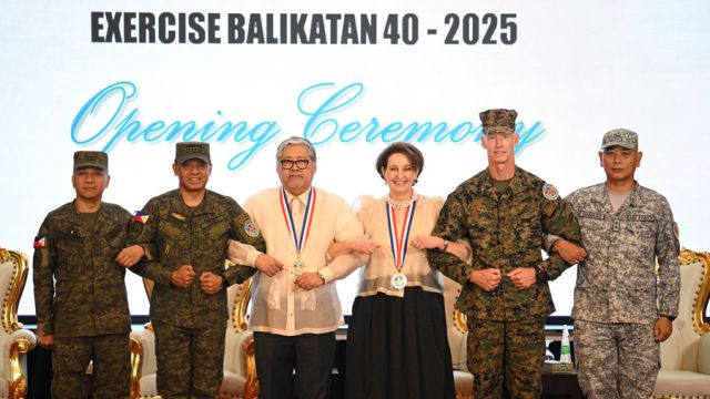 AFP__20250421__42XC79F__v1__HighRes__PhilippinesUsDefence1.jpg