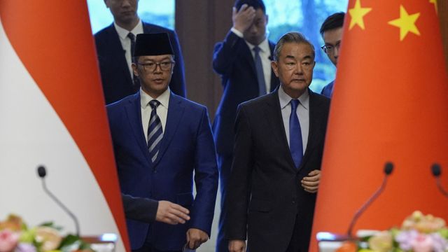 AFP__20250421__42XG863__v1__HighRes__ChinaIndonesiaDiplomacy1.jpg