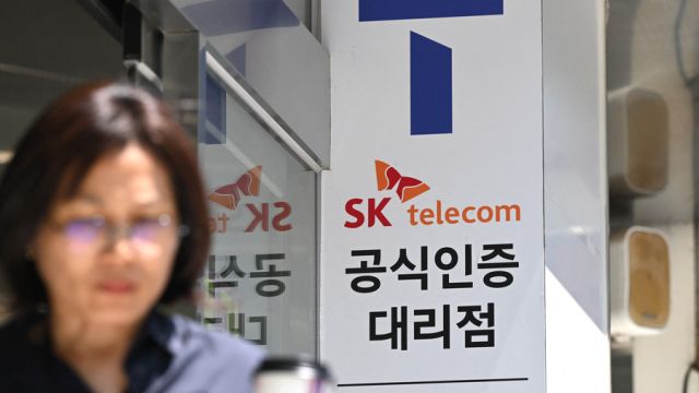 AFP__20250428__43PC9WE__v1__HighRes__SkoreaTelecommunicationHacking1.jpg