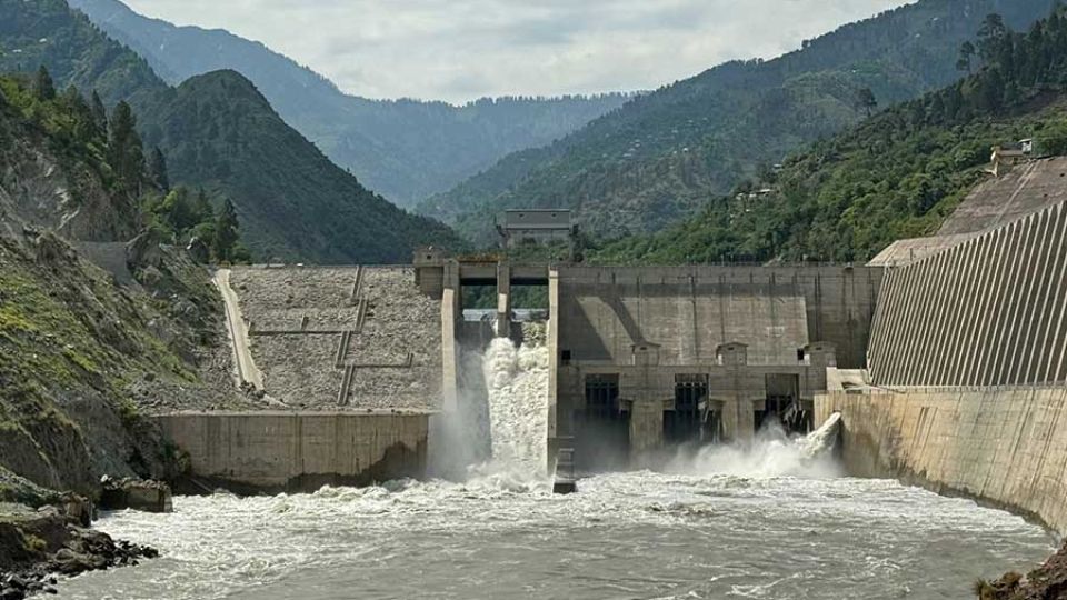 Engineers working on Pakistani water infrastructure projects