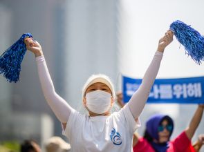 South Korea’s 3-way presidential race heats up with economic pitches to moderates