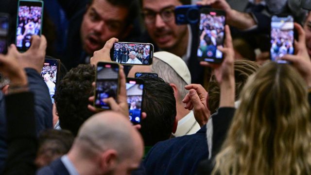 AFP__20250512__46BZ3UQ__v1__MidRes__VaticanReligionPopeAudience.jpg