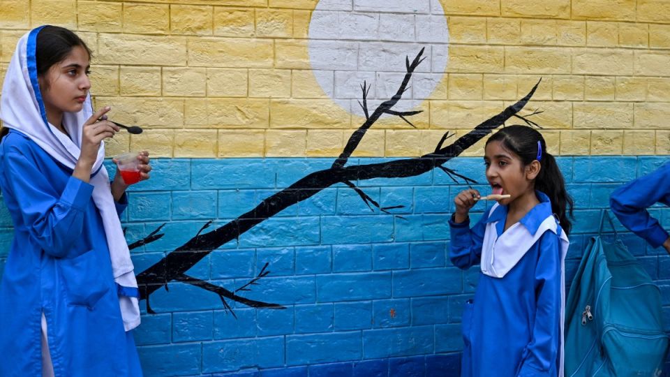 AFP__20250526__484Z3CP__v1__Preview__PakistanWeatherHeat.jpg