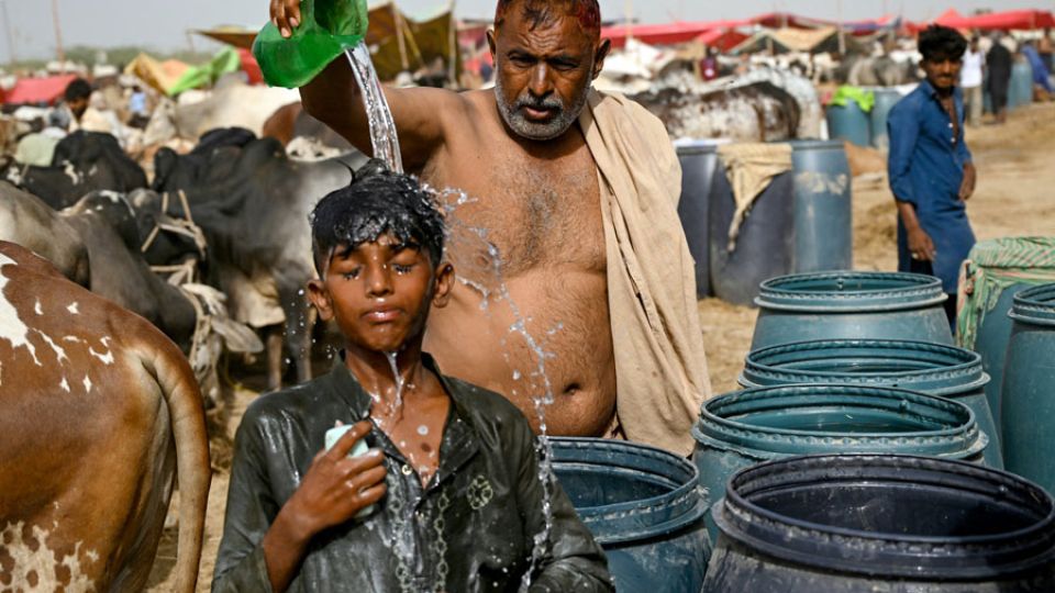 AFP__20250531__48QN9NQ__v1__MidRes__PakistanWeatherHeat.jpg