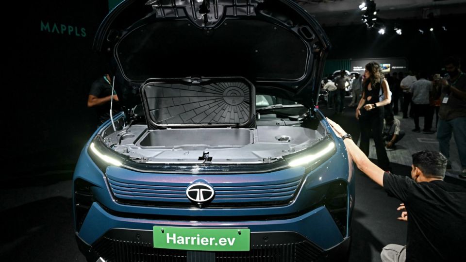 AFP__20250603__492B8PU__v1__MidRes__IndiaEconomyAuto.jpg
