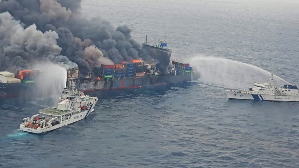 AFP__20250610__49QQ9WD__v1__Preview__IndiaShippingAccident.jpg