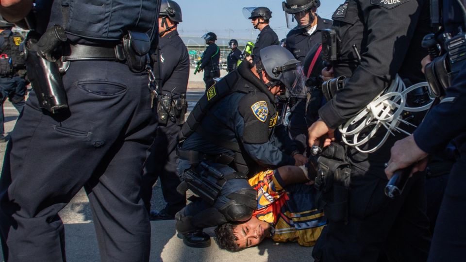 AFP__20250611__49VE9RP__v2__Preview__UsAgentsProtestersClashAgainInLosAngelesOverImm.jpg