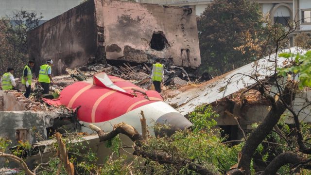 AFP__20250613__62974CP__v1__MidRes__IndiaAviationCrash.jpg