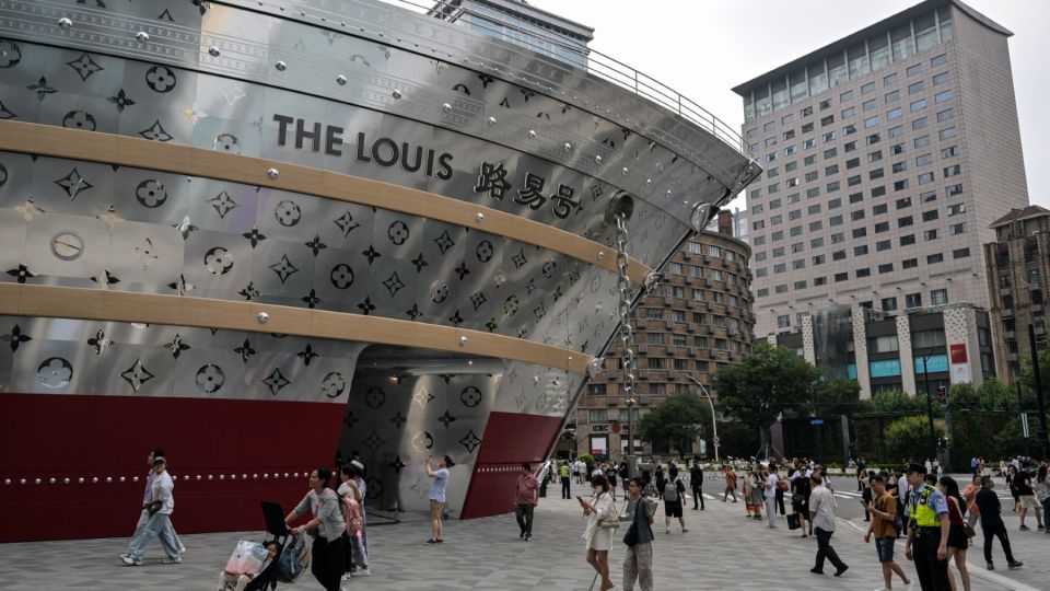 AFP__20250625__63PU4KD__v1__MidRes__ChinaFashionLouisVuitton.jpg