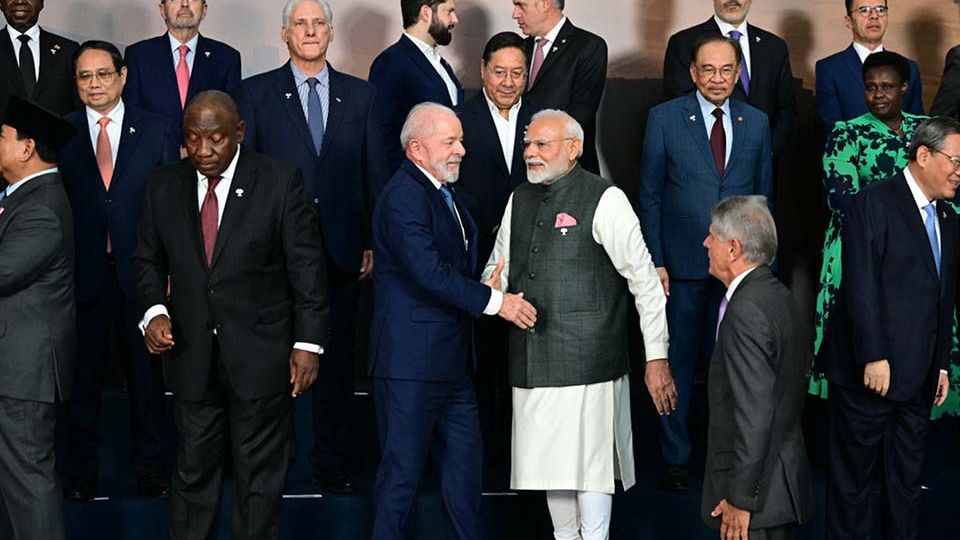 AFP__20250707__64ZM7MT__v1__MidRes__BrazilBricsSummitFamilyPhoto.jpg