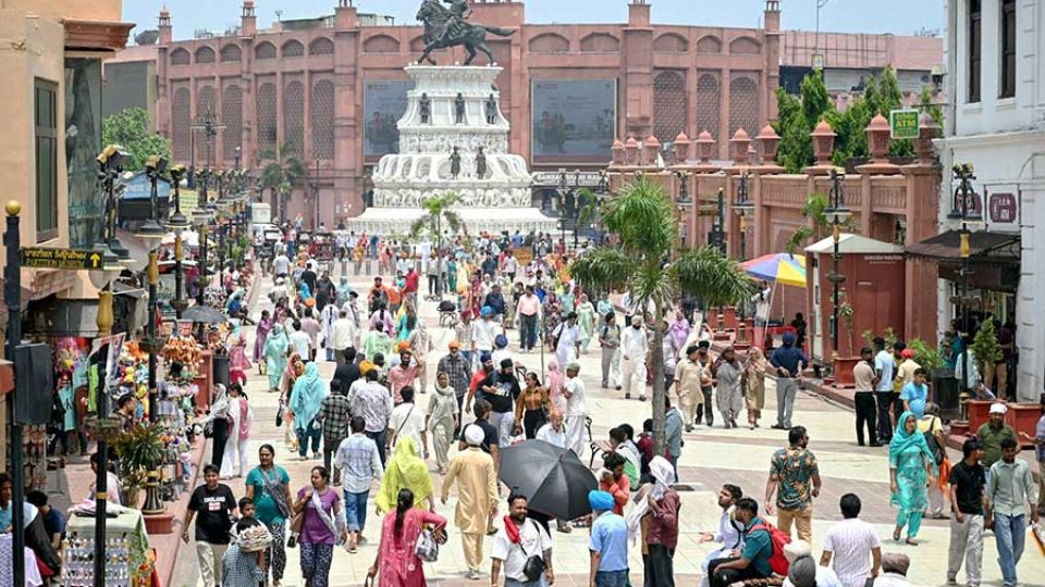 AFP__20250711__66GZ2ZG__v1__MidRes__IndiaPopulation.jpg
