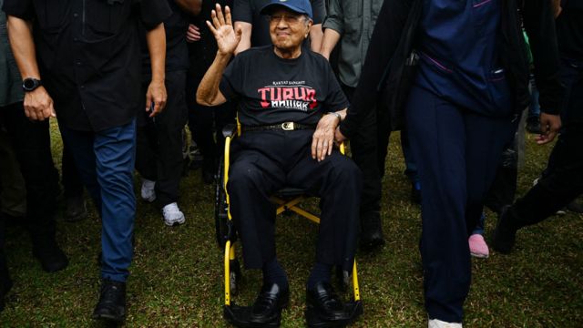 AFP__20250726__67WM69T__v2__MidRes__TopshotMalaysiaPoliticsMarch.jpg