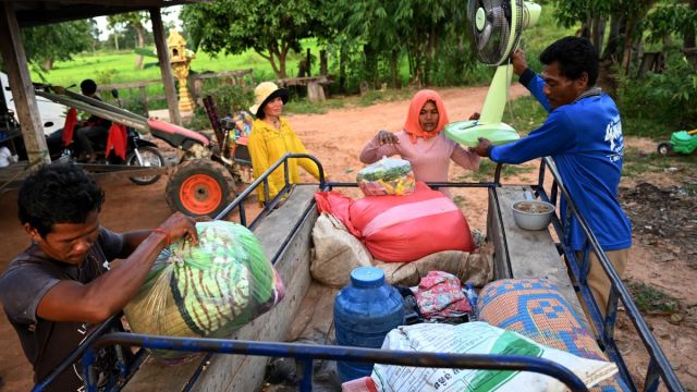 AFP__20250729__68846AW__v3__MidRes__TopshotCambodiaThailandEvacuationConflict.jpg
