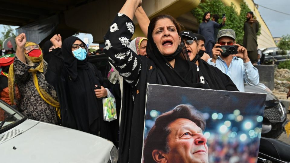AFP__20250805__68TQ663__v1__MidRes__PakistanPoliceProtest.jpg