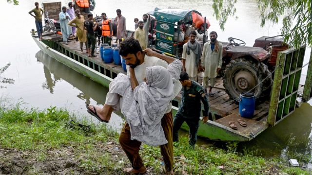 AFP__20250831__72YJ2NW__v1__MidRes__PakistanEnvironmentClimateMonsoon.jpg
