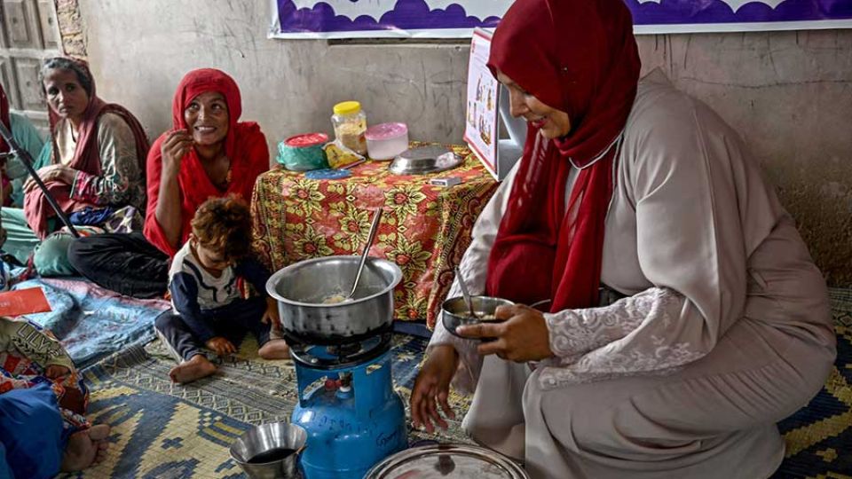 AFP__20250905__68LC6CT__v1__MidRes__PakistanWomenChildrenMalnutrition.jpg