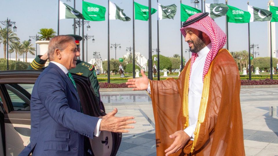 AFP__20250918__74X46G3__v1__MidRes__SaudiPakistanPoliticsDiplomacy.jpg