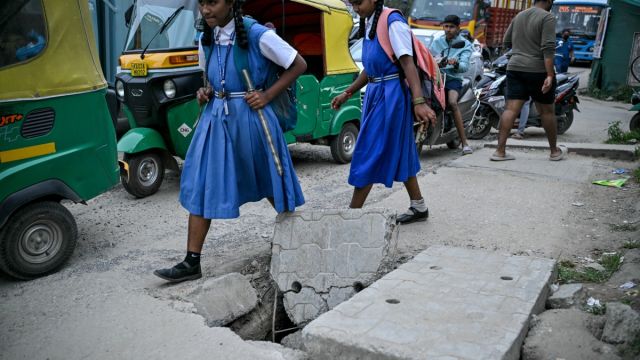 AFP__20250923__76GP2VR__v1__MidRes__IndiaInfrastructure.jpg