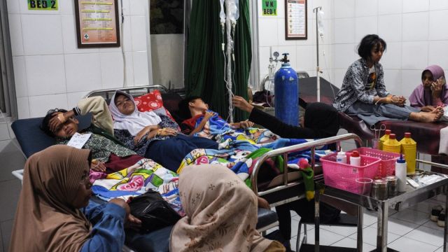AFP__20250924__76LV4ZJ__v1__MidRes__IndonesiaChildrenFoodPoisoning.jpg