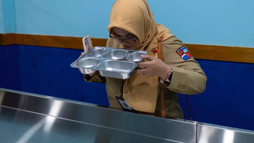 AFP__20251003__774A2X9__v1__MidRes__IndonesiaMealsEducationPolitics.jpg