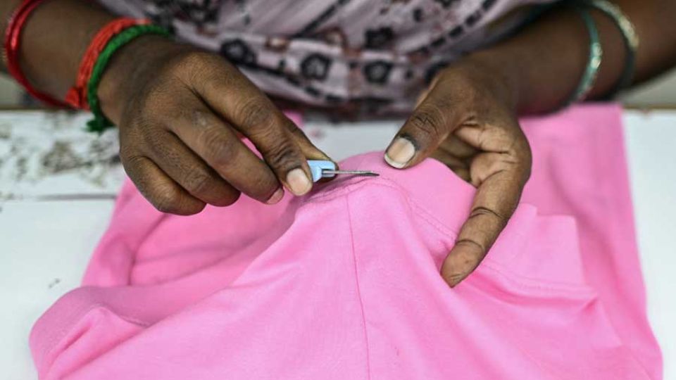 AFP__20251008__76VG73G__v1__MidRes__IndiaUsTariffTradeTextile-1.jpg