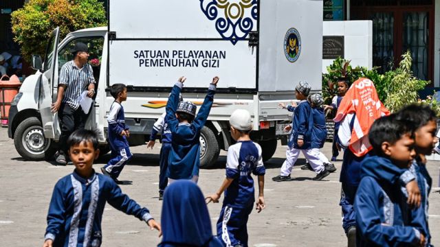 AFP__20251030__82GG4RP__v1__MidRes__IndonesiaMealsEducationPolitics.jpg