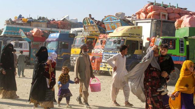 AFP__20251030__82GM6WE__v1__MidRes__PakistanAfghanistanRefugees.jpg