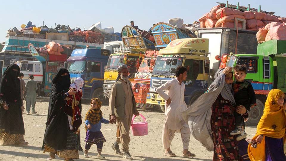 AFP__20251030__82GM6WE__v1__MidRes__PakistanAfghanistanRefugees.jpg