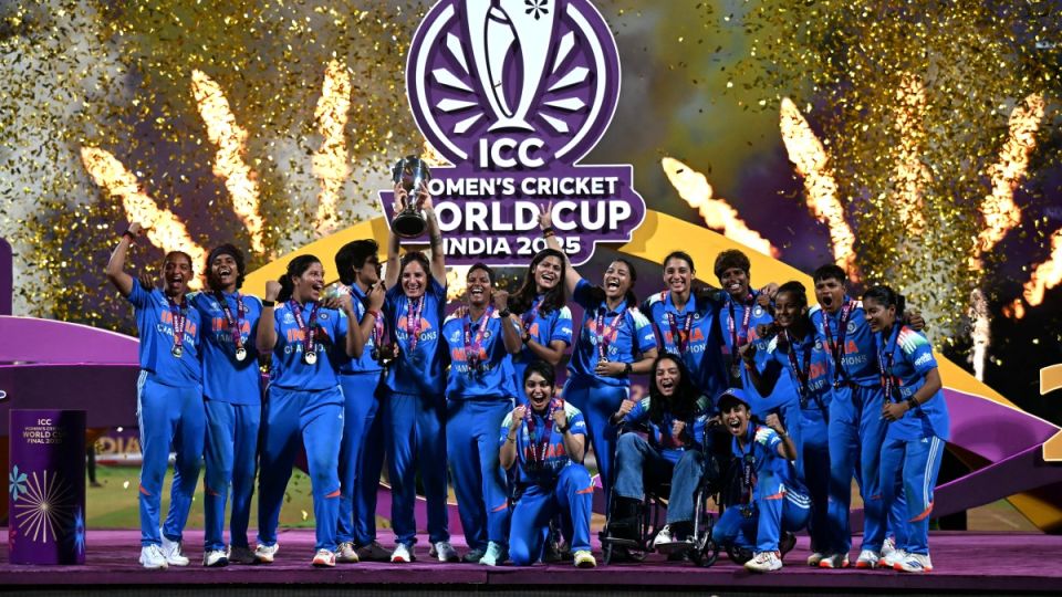 AFP__20251102__82T97TB__v1__MidRes__CricketIccWomenWc2025OdiIndRsaPodium.jpg