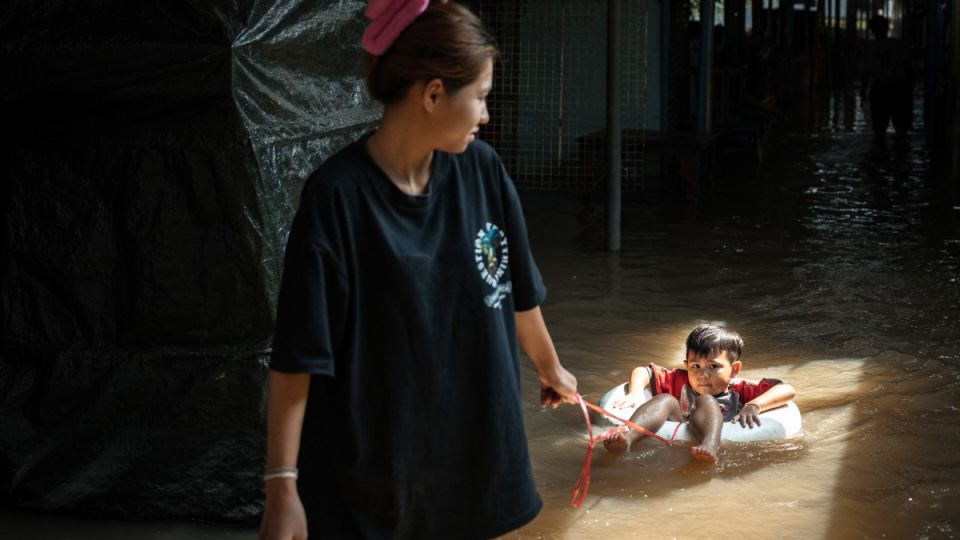 AFP__20251110__83JZ7YW__v3__MidRes__TopshotThailandWeatherFlood.jpg