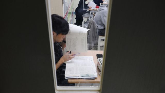 AFP__20251113__83VA8T9__v1__MidRes__SkoreaEducationSocialExams.jpg