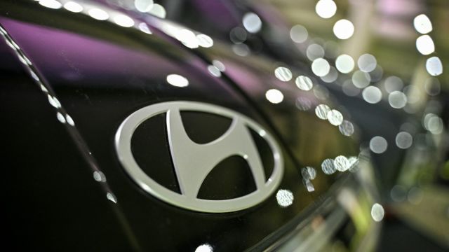 AFP__20251114__842A9HD__v1__MidRes__IndiaAutoExpo.jpg