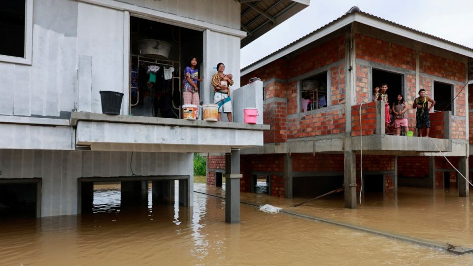 AFP__20251126__868L6T3__v2__MidRes__TopshotThailandFloods.jpg