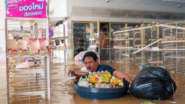 AFP__20251126__868L7NR__v3__MidRes__TopshotThailandFloods.jpg